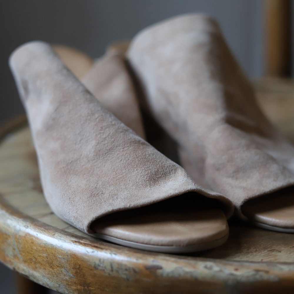 Bueno Slide sandals, biege/tan suede leather. Size 41 eu .US 10 - 10.5 worn once - Picture 6 of 7
